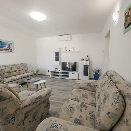 Tragurion Apartament *